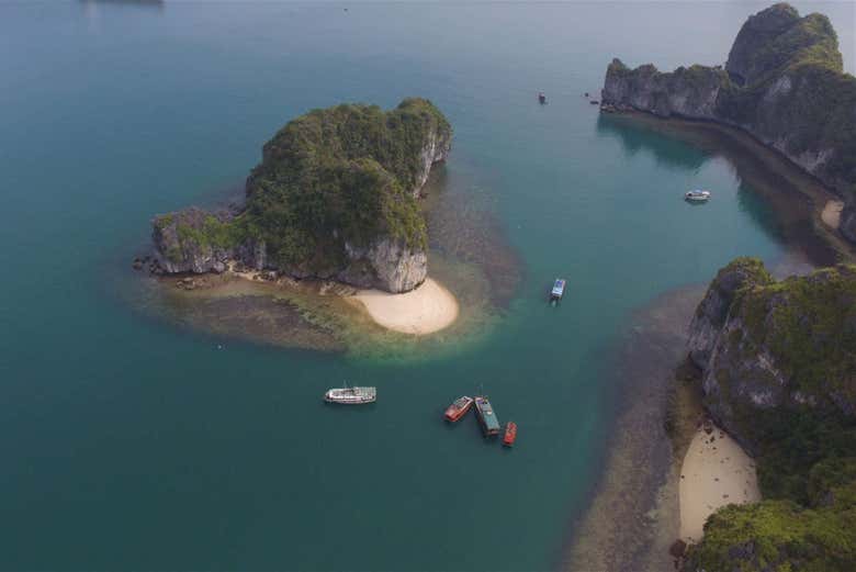 Vista aerea della Baia di Ha Long