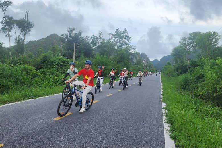 Pédalez au milieu de la végétation luxuriante de l'île