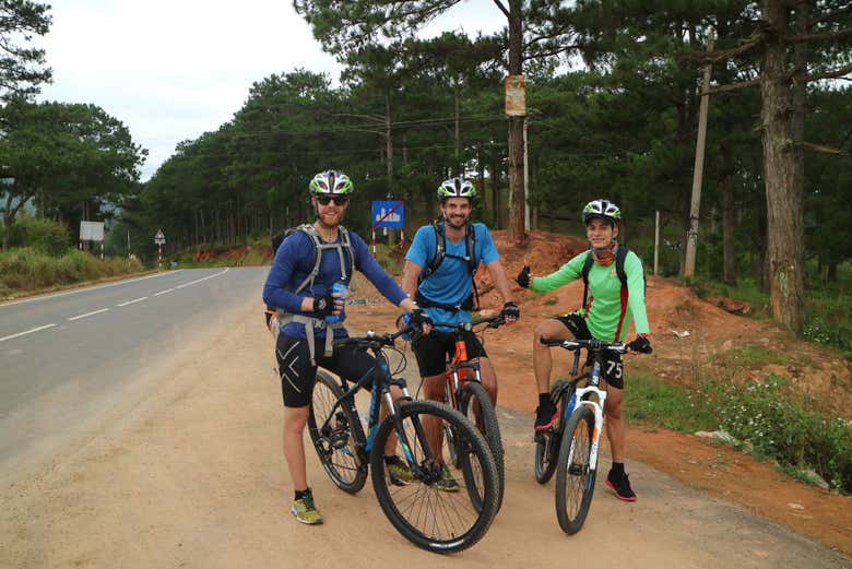 Durante el tour en bici por el Parque Nacional Bidoup-Nui Ba