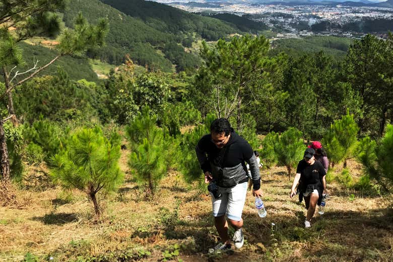 Durante la ruta de trekking por la montaña Samson
