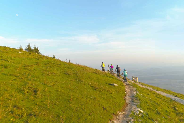 Cycling up the hills of Dragon's Back
