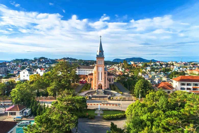Vue panoramique sur la cathédrale de Da Lat