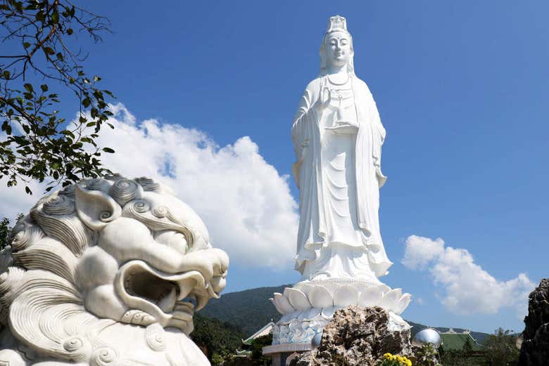 Lady Buda en la pagoda Linh Ung