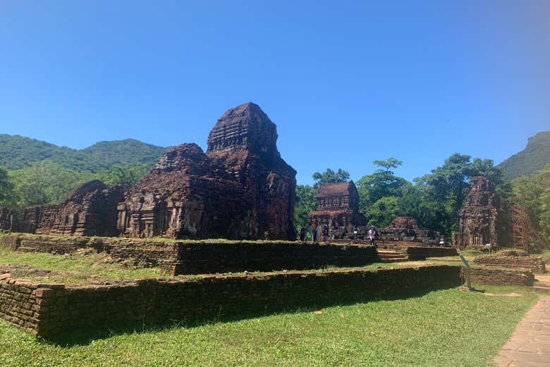 Descubriendo las antiguas ruinas del Santuario de My Son
