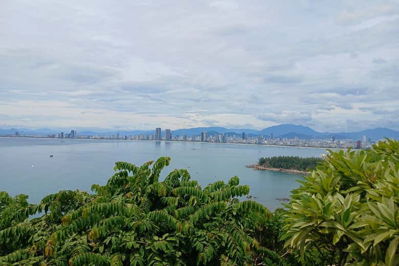 Panorámica de Da Nang desde el templo Linh Ung