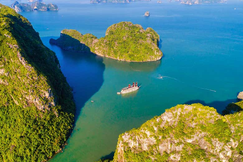 Belle vue aérienne sur la baie de Ha-Long
