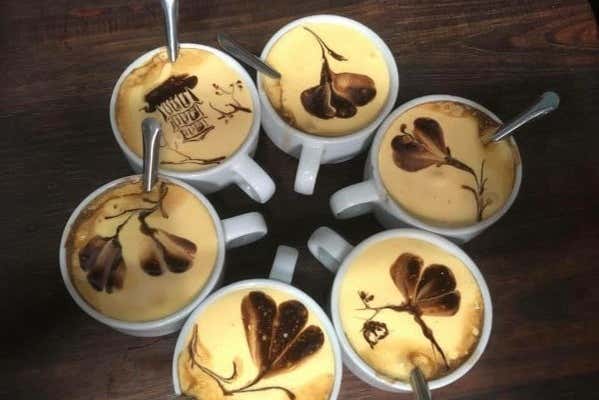Cafés típicos vietnamitas con huevo