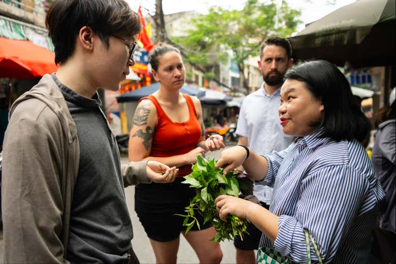 Comprando los ingredientes para la clase de cocina vietnamita
