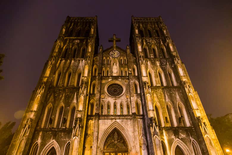 Catedral de San José al caer la noche