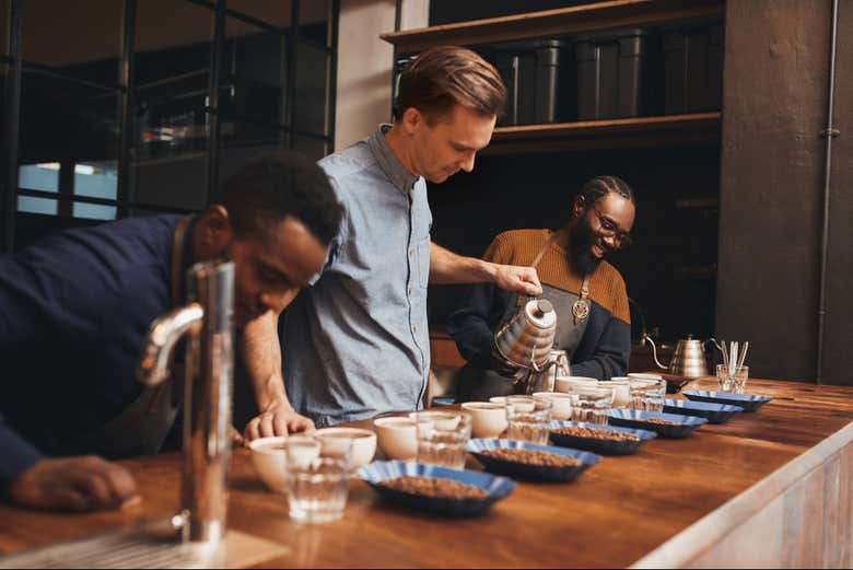 Aprendiendo las técnicas para el café vietnamita