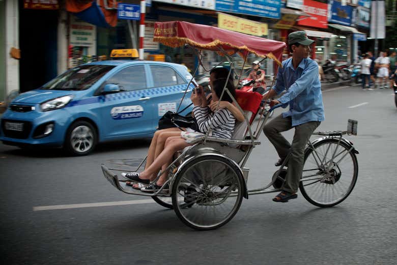 Paseo en cyclo por las calles de Hanói
