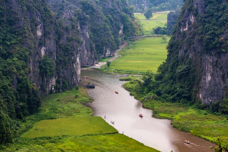 Exploring Tam Coc river by boat