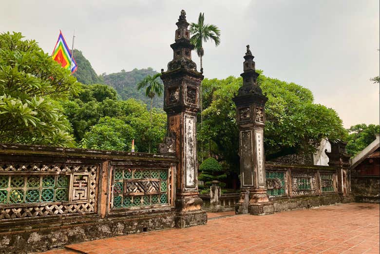 Visitando los templos de Hoa Lu