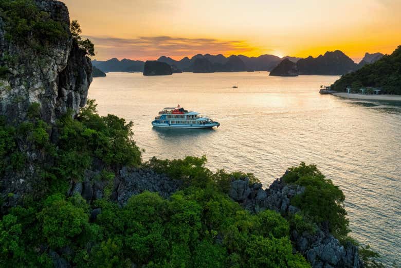 Navegando pela Baía de Ha Long