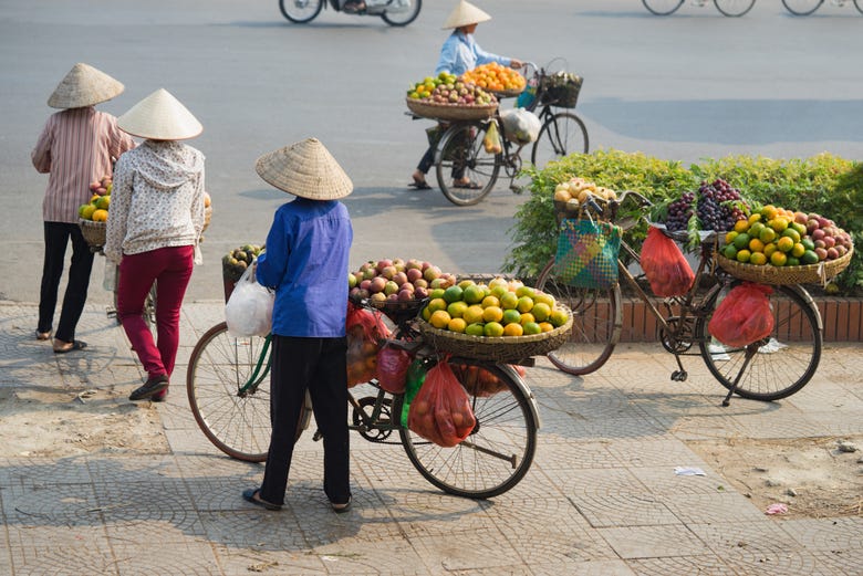Vendeurs de rue dans Hanoï
