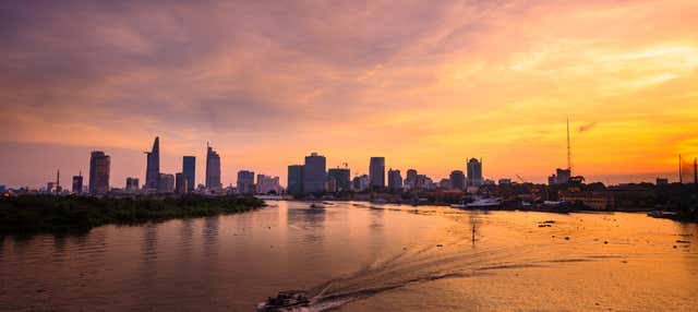 Crucero por el río Saigón al atardecer