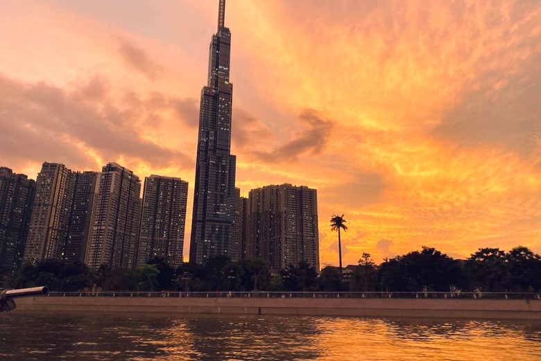 Fiume Saigon al tramonto