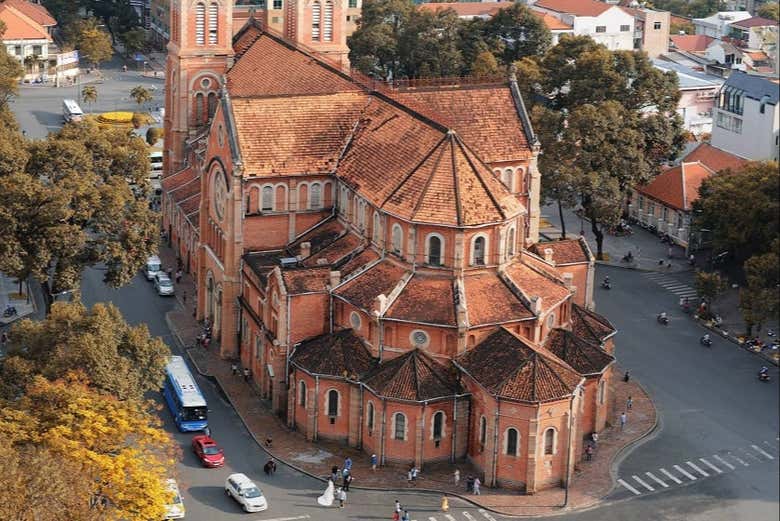 Parte trasera de la basílica de Notre Dame de Ho Chi Minh
