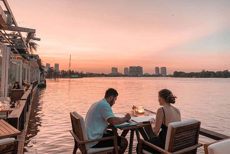 Cocktail romantico al tramonto