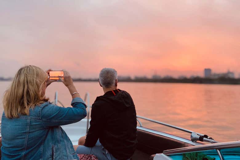 Immortalando il tramonto sul fiume Saigon