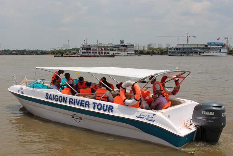 Lancha rápida por el río Saigón