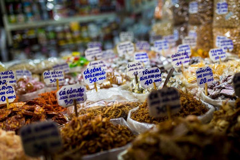 Puestos en el mercado Ben Thanh