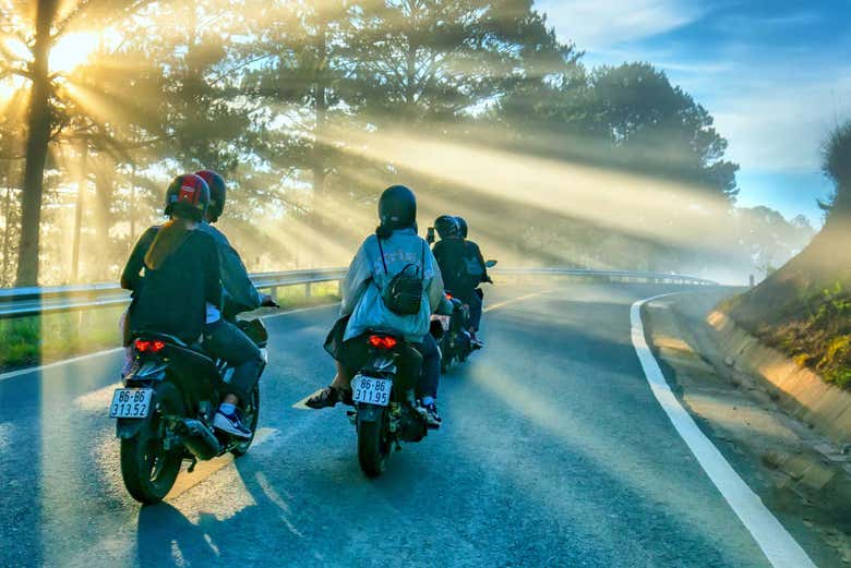 En moto por los alrededores de Da Lar