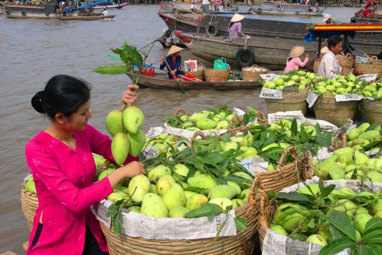 Bancarella di frutta del Mercato Galleggiante di Cai Be