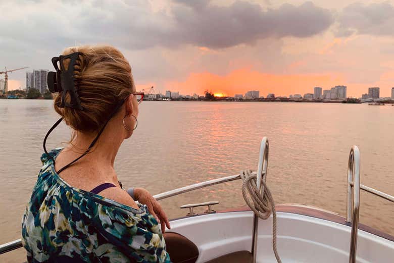 Crociera al tramonto sul fiume Saigon