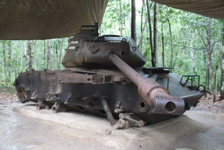 Restos de un tanque expuesto en Cu Chi