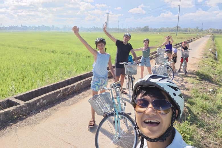 Pedaleando entre campos de arroz