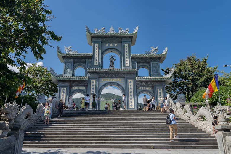 Entrada a la pagoda Linh Ung