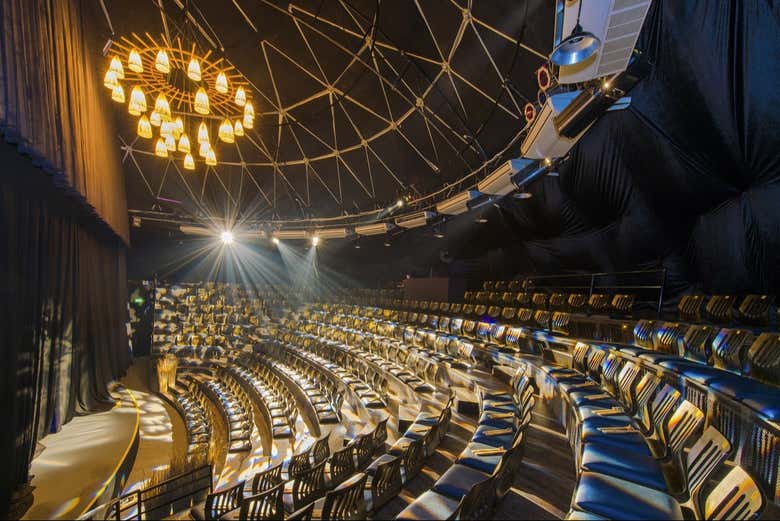 Vista dos assentos do teatro