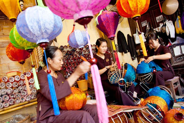 Oficina de lanternas nos arredores de Hoi An