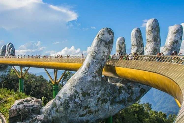 The giant hands of the Golden Bridge