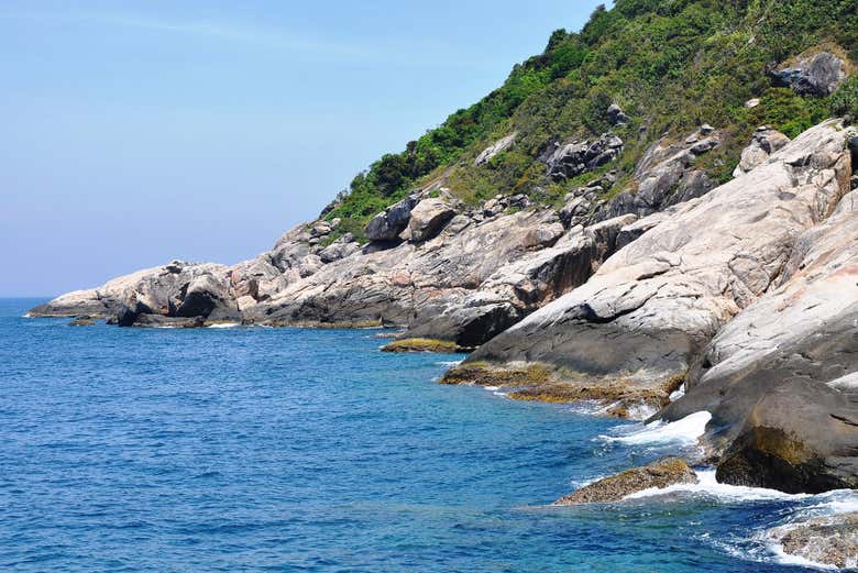 A paisagem rochosa das ilhas Cham