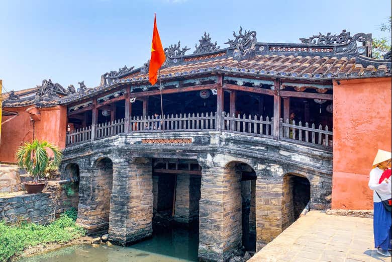 Puente cubierto japonés