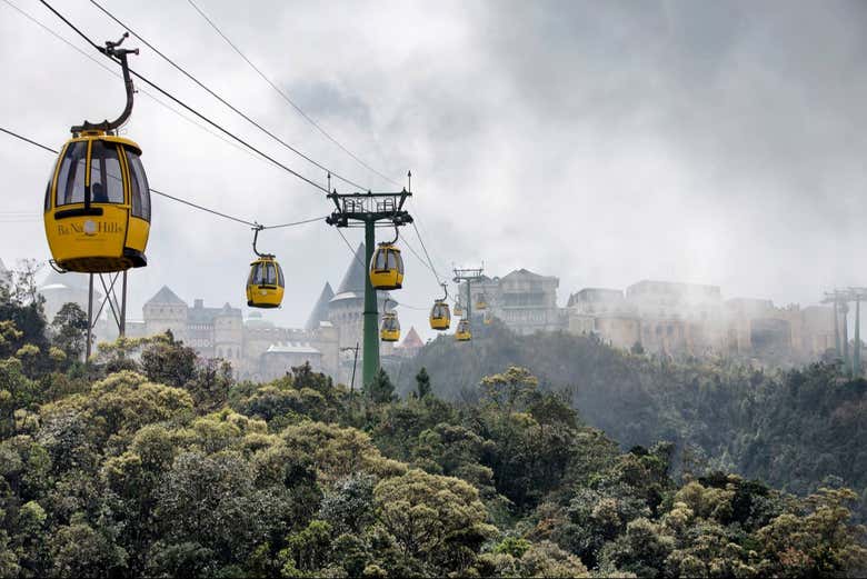 Teleférico hacia las Colinas de Ba Na
