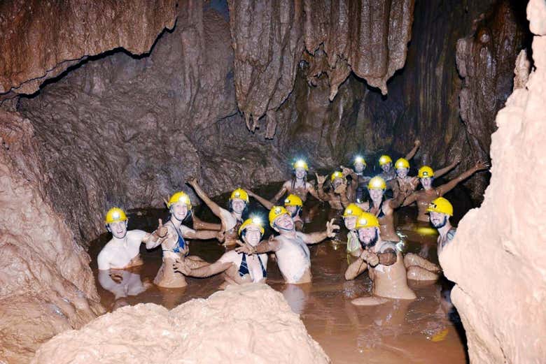 Banho de lama na Gruta Escura
