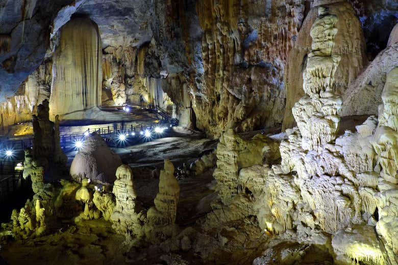 Estalactitas de la gruta vietnamita Paradise Cave