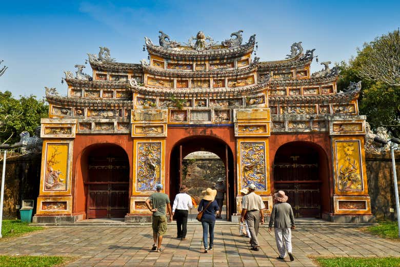 Visit Hien Lam Pavilion