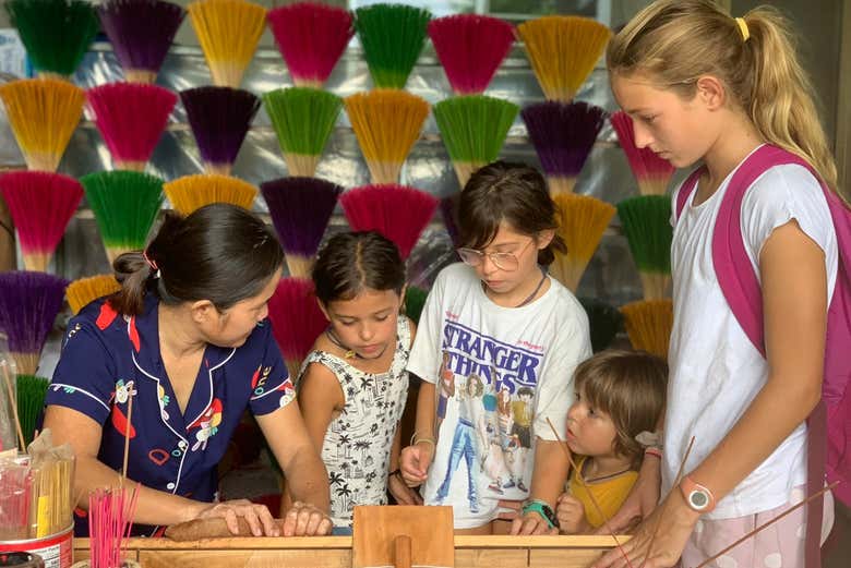 Visitando uma fábrica de incensos