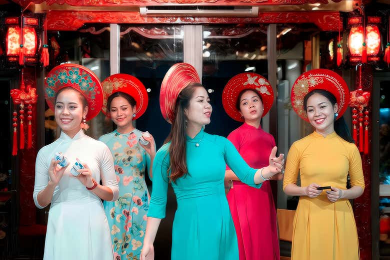 Os deleitaréis con música en directo a bordo