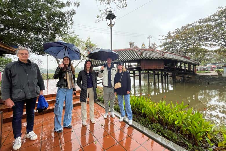 Conhecendo a ponte coberta Thanh Toan