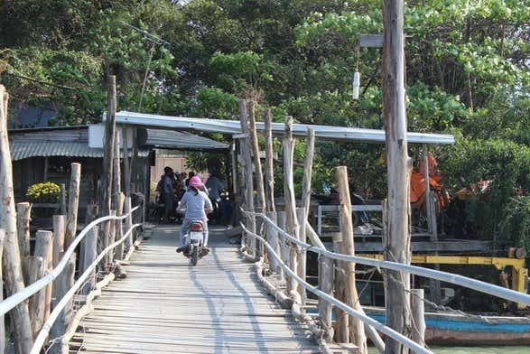 Cruzando el puente de Phu Kieng