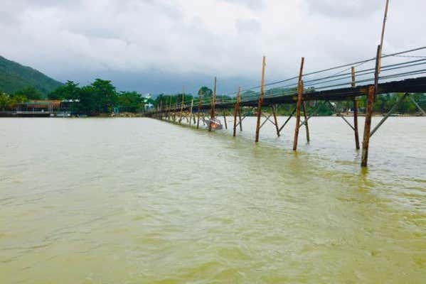 Puente de madera de Phu Kieng 