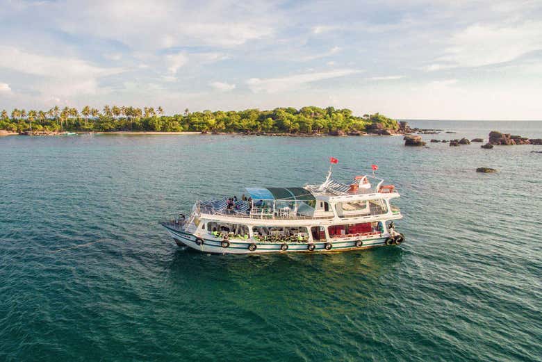 De barco pela ilha