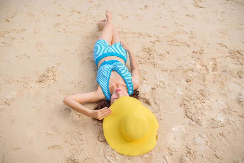 Tomando sol na ilha May Rut