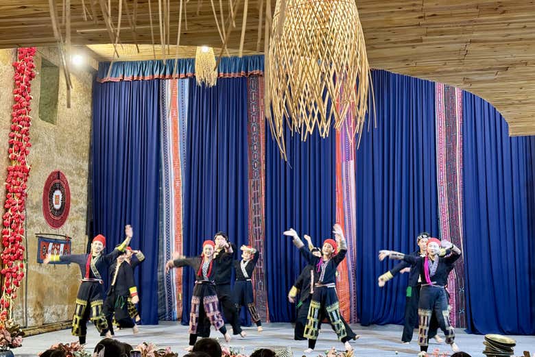 Espectáculo de danza tradicional en Cat Cat Village