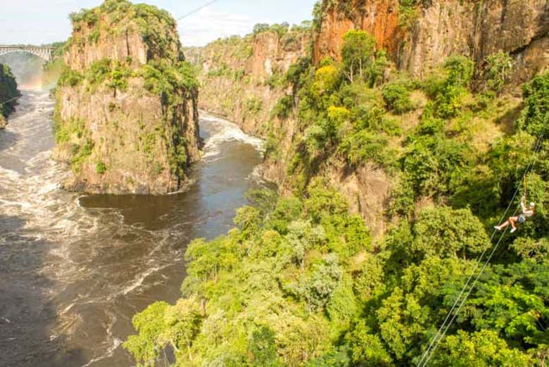 Tirolesa nas cataratas Victoria